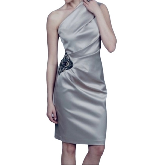 ELISA J - PARTY OFF THE SHOULDER DRESS - SIZE 6 - Picture 1 of 3